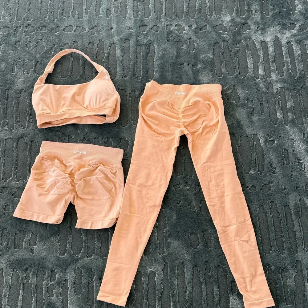 DFYNE impact bra, legging, short - Picture 2 of 8
